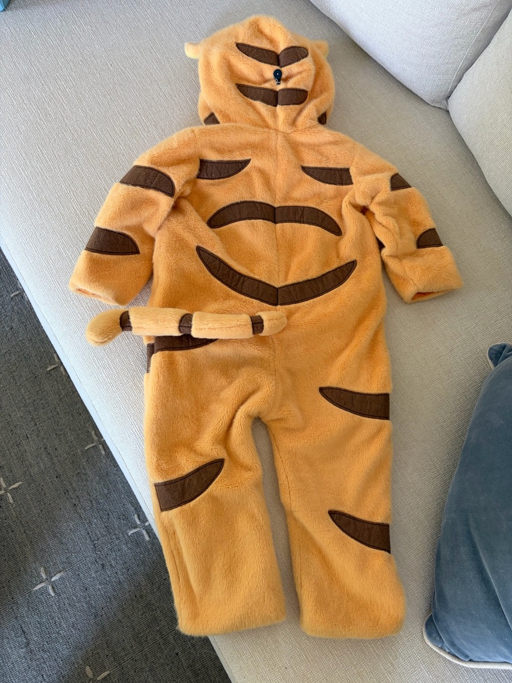 Pottery Barn Kids Tigger Costume 3T - Picture 2 of 4